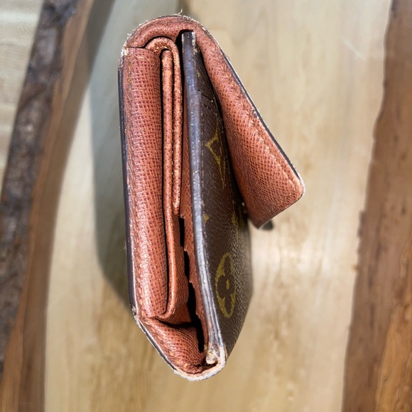 LOUIS VUITTON MONOGRAM INTERNATIONAL LONG WALLET - Picture 12 of 14